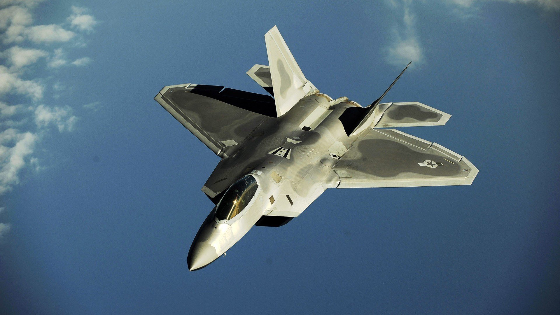 开云体育官网-跨界的王者，当库尔图瓦将德甲争冠战夜化为个人救赎的圣殿