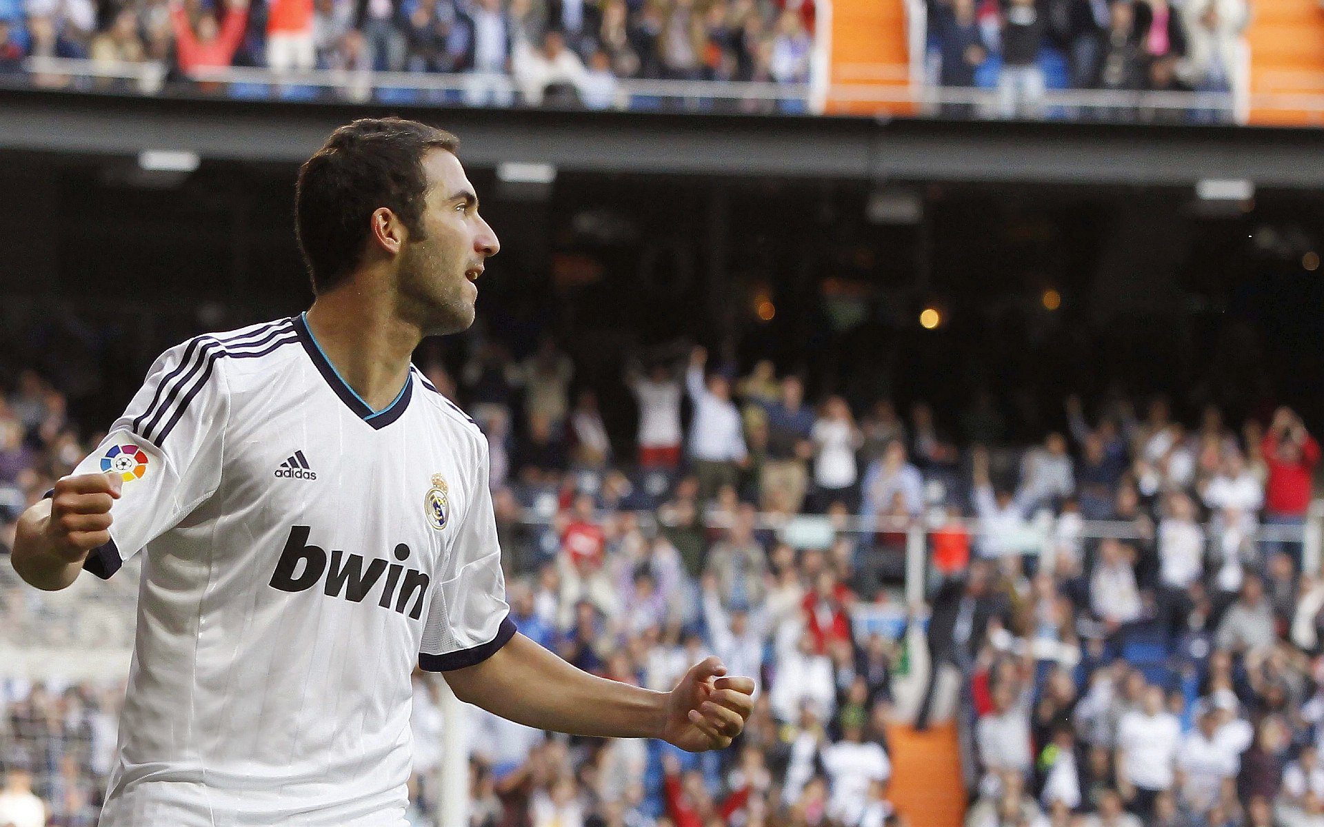 跨界的王者，当库尔图瓦将德甲争冠战夜化为个人救赎的圣殿