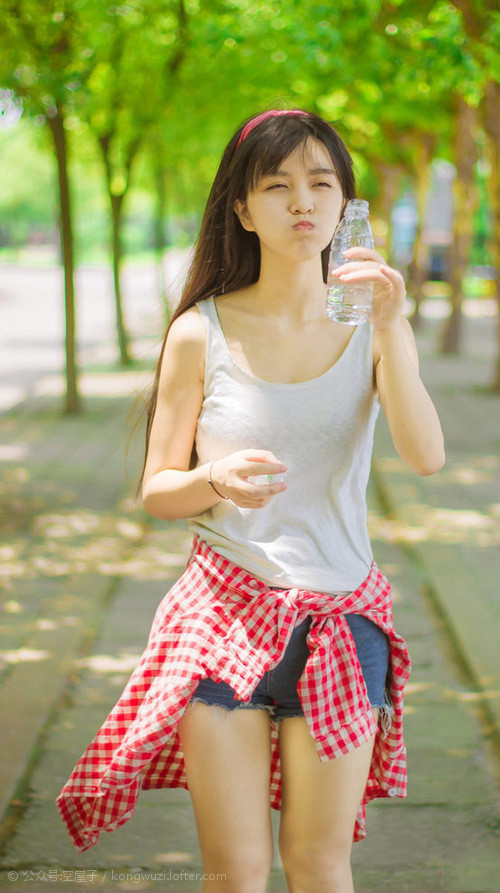 当玻利维亚打穿里昂,斯通斯的存在感,一场关于不存在的防守与过度存在的灵魂的荒诞叙事
